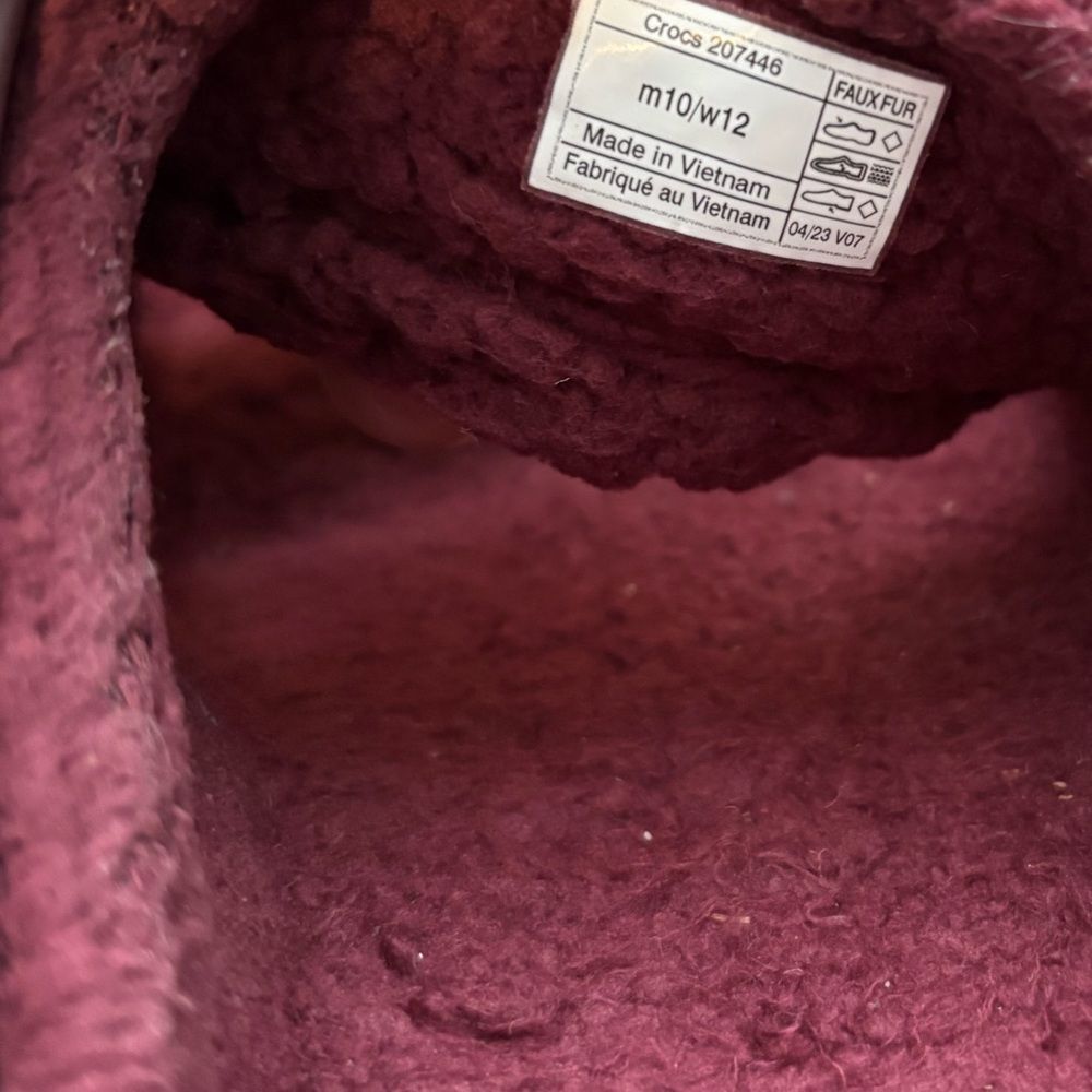 Crocs Unisex Burgundy Lined Sandals EUC - Picture 8 of 8